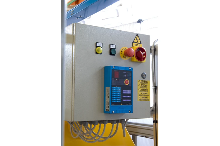 Vista Frontale del pannello di controllo dell'essiccatoio MM di ITEK ITALIA